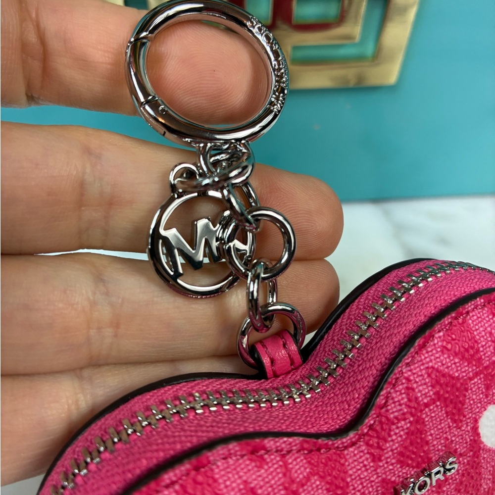 Michael Kors MK Jet Set Travel Hibiscus Pink Heart Coin Pouch Charm - NWT - Picture 2 of 7